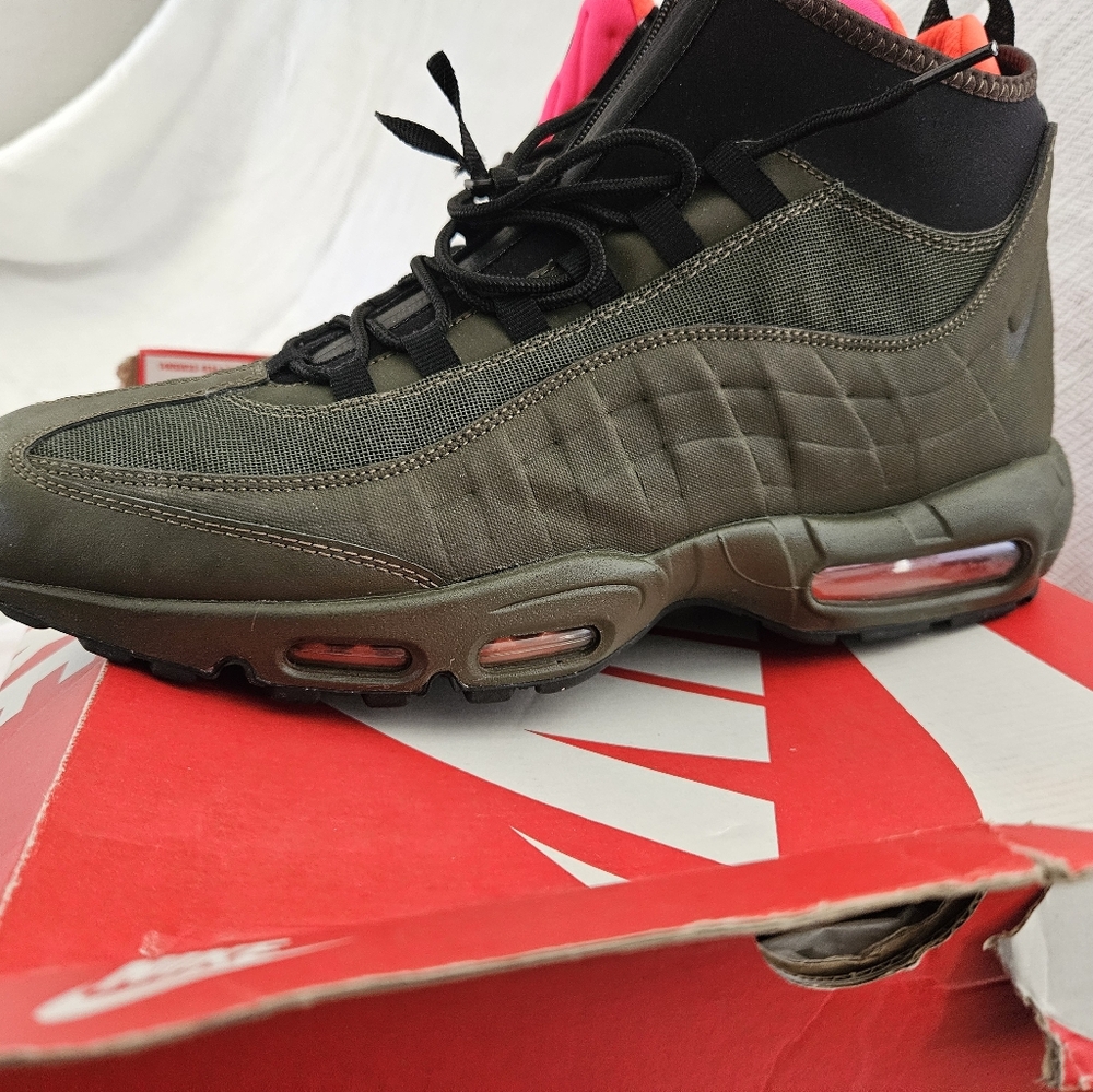 Nike Men's Olive and Black Airmax 95 Sneaker boot